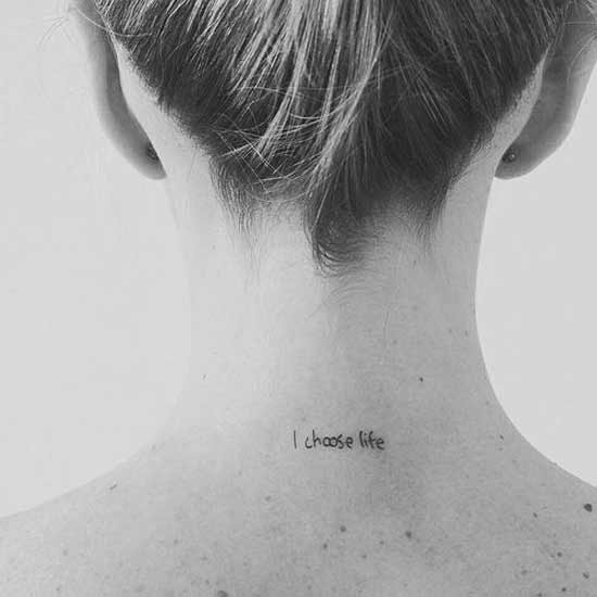 tatuagem minimalista frase