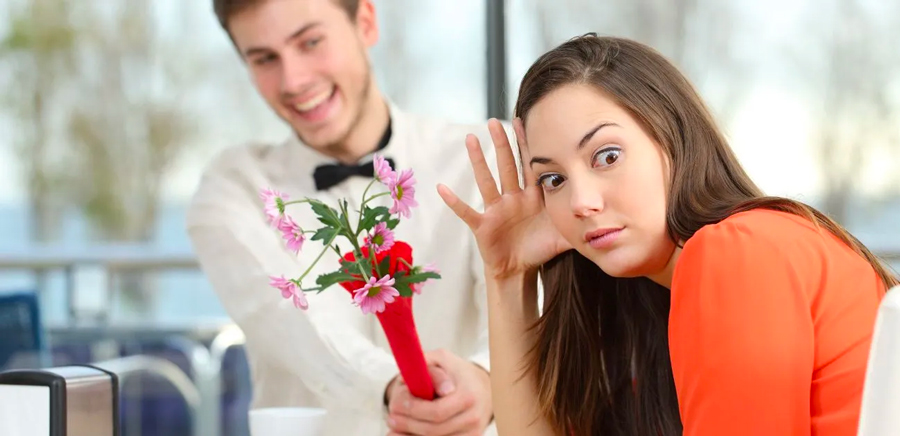 relacionamento mulher não gostando de receber flores de homem