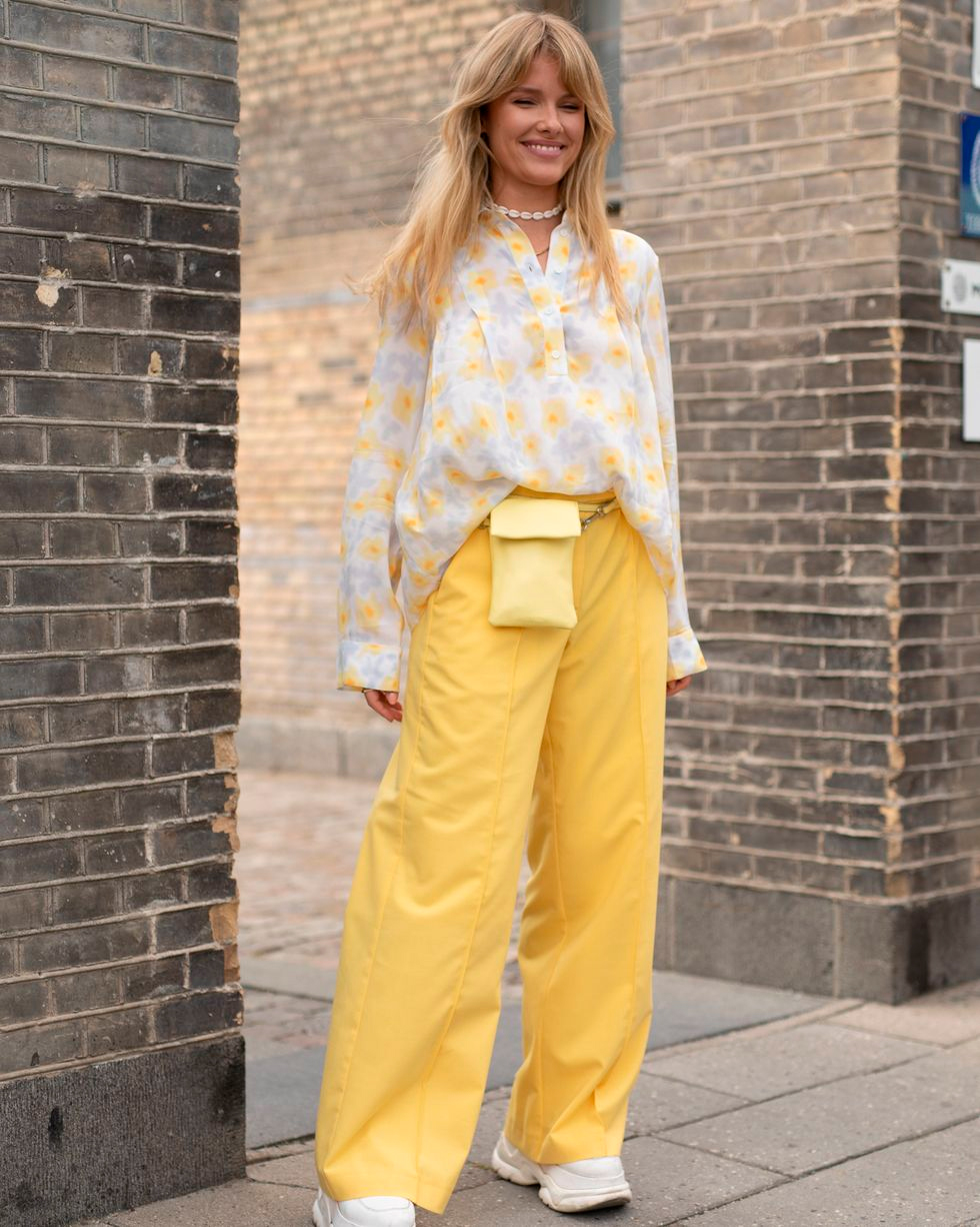 lemon girl aesthetic calça amarela blusa amarelo e branco look